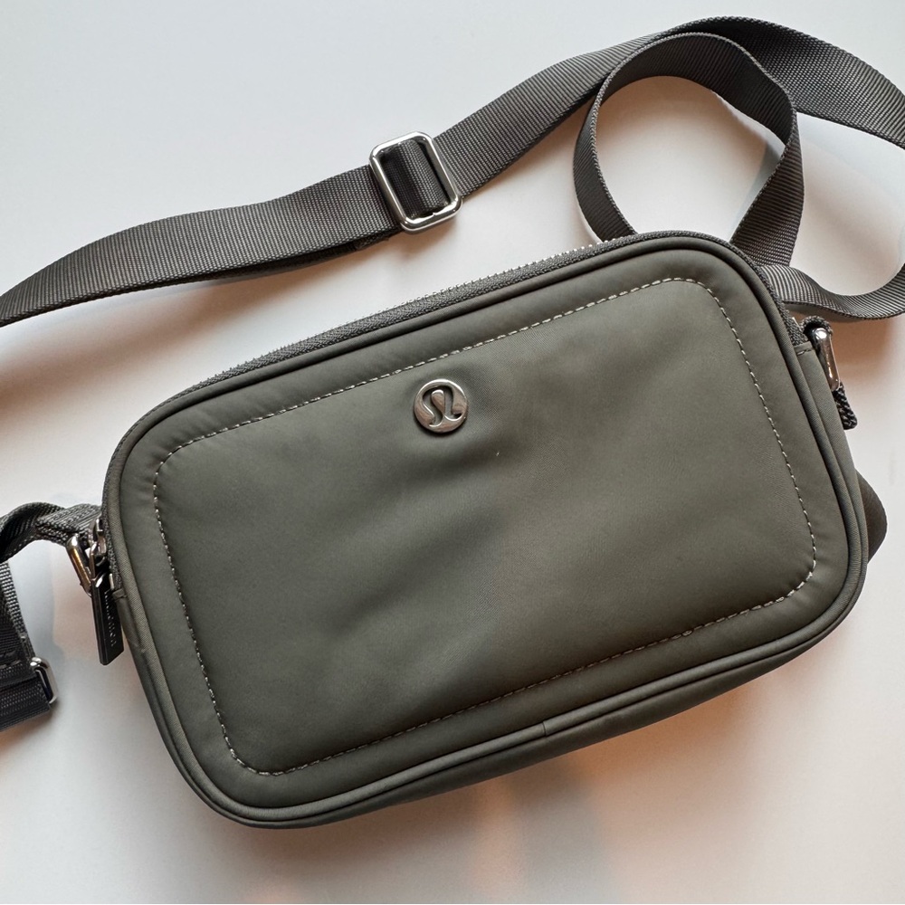 Green double zipper Lululemon